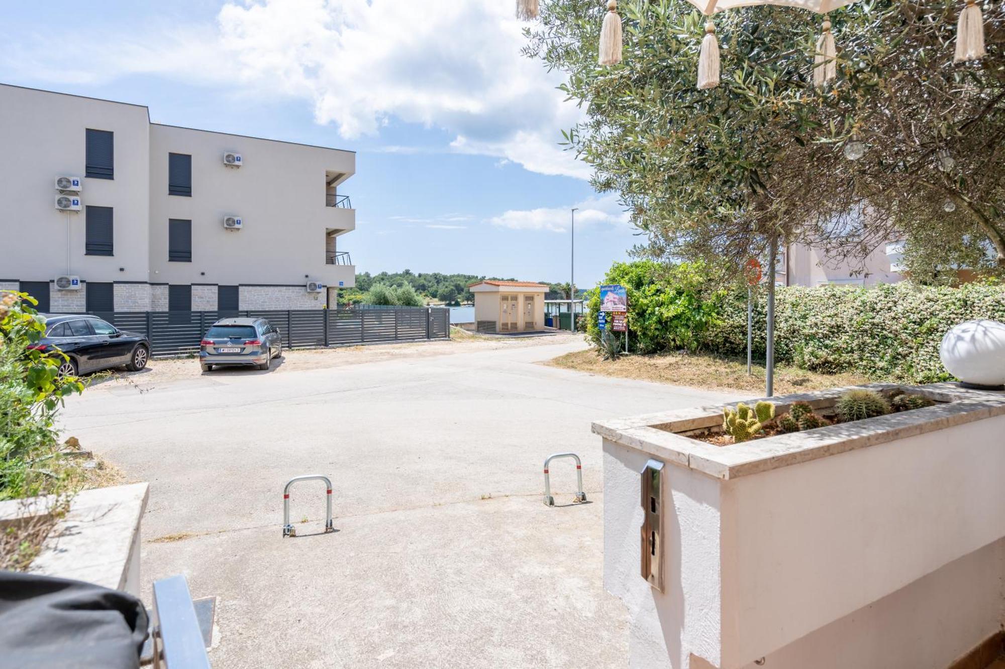 App Akumal-25M Zum Meer, Privatparkplatz, 50 Zoll Smart Tv, Sat Medulin Eksteriør bilde